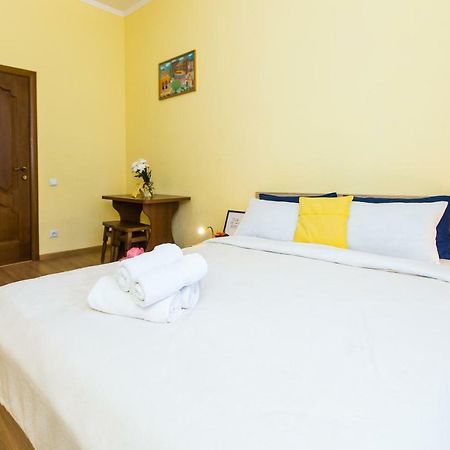 Modern 2Br Apartment In Central Лвив Екстериор снимка