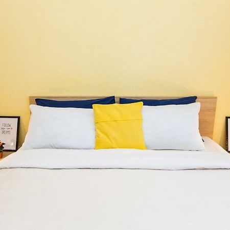 Modern 2Br Apartment In Central Лвив Екстериор снимка