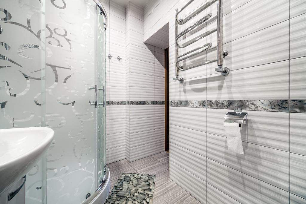 Modern 2Br Apartment In Central Лвив Екстериор снимка