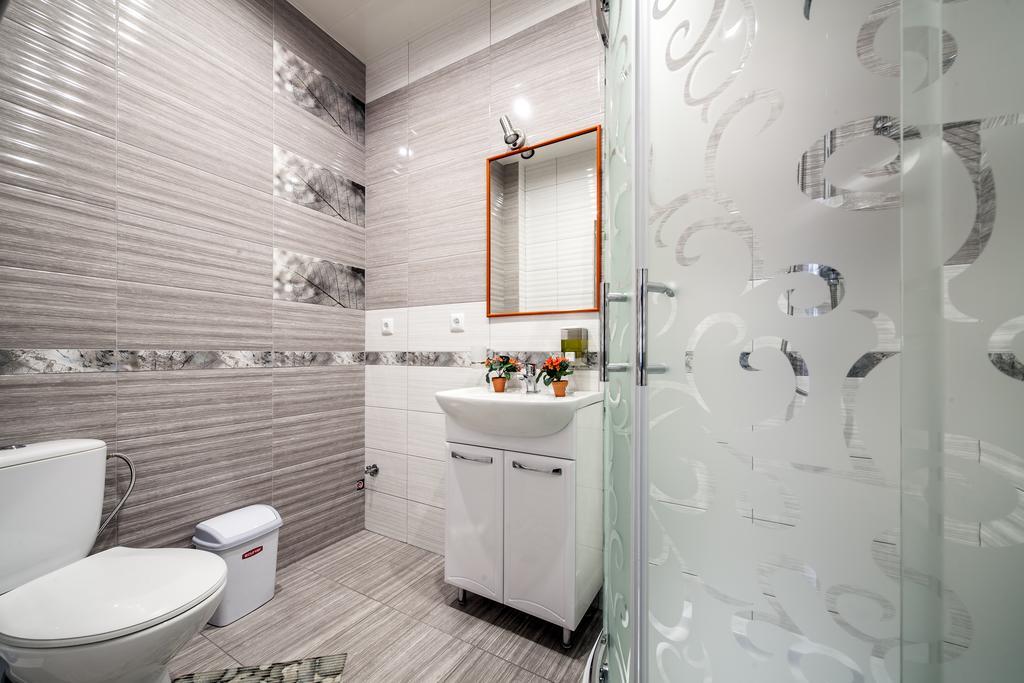 Modern 2Br Apartment In Central Лвив Екстериор снимка