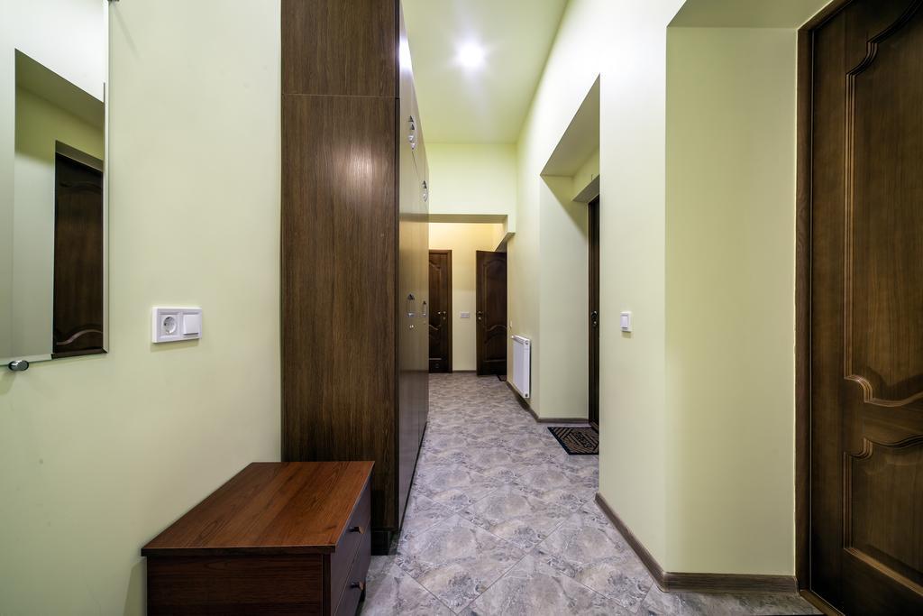 Modern 2Br Apartment In Central Лвив Екстериор снимка