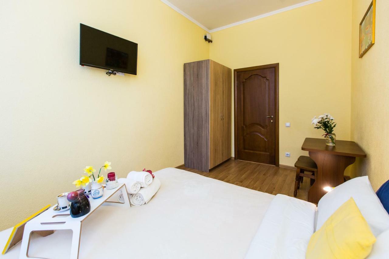 Modern 2Br Apartment In Central Лвив Екстериор снимка
