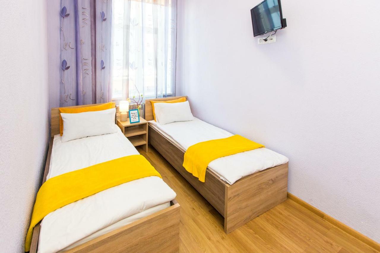 Modern 2Br Apartment In Central Лвив Екстериор снимка