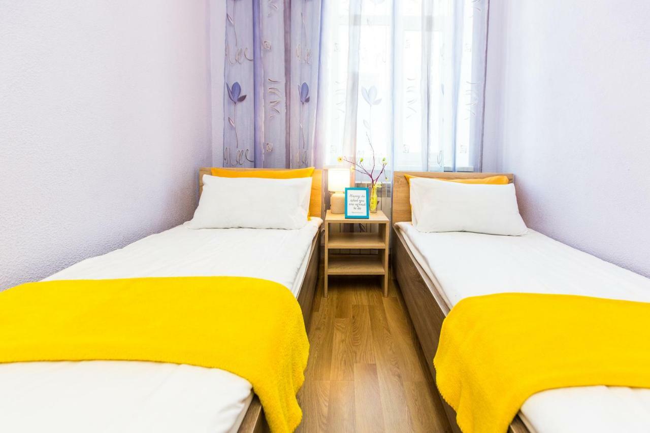 Modern 2Br Apartment In Central Лвив Екстериор снимка