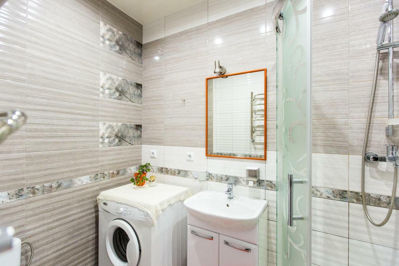 Modern 2Br Apartment In Central Лвив Екстериор снимка