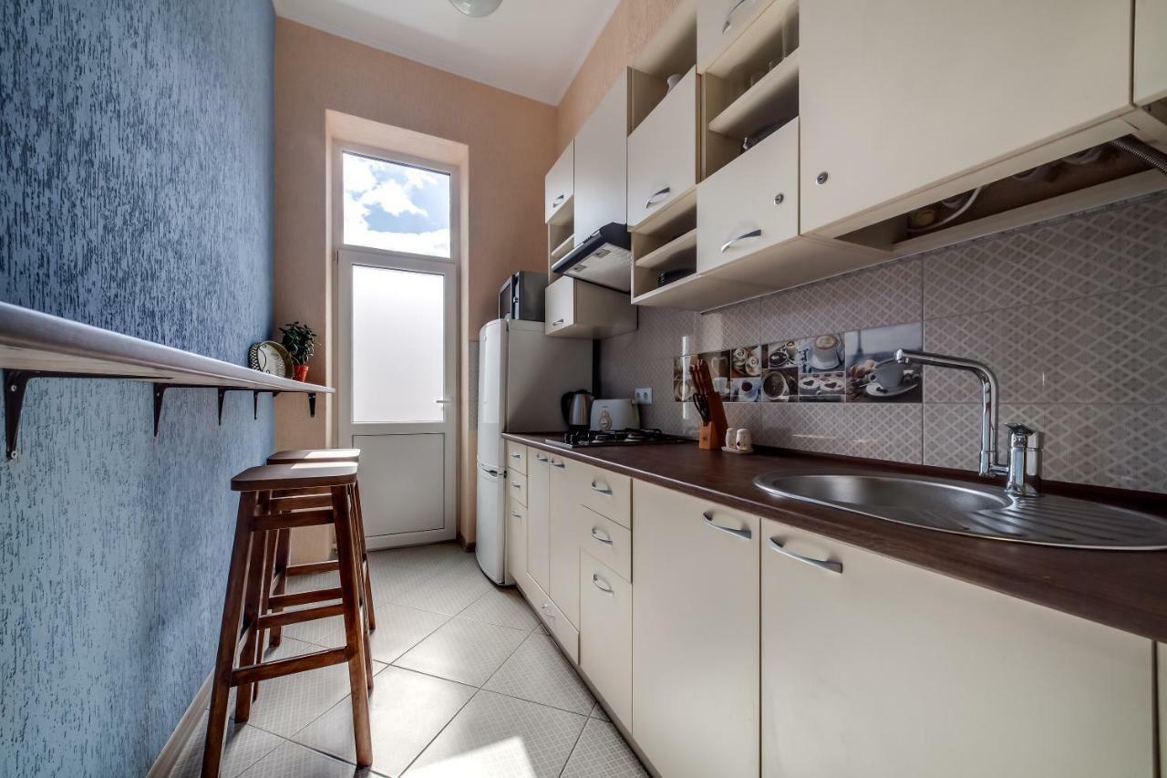 Modern 2Br Apartment In Central Лвив Екстериор снимка
